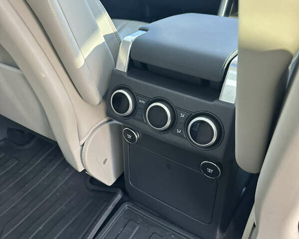 Белый Ленд Ровер Дискавери, объемом двигателя 3 л и пробегом 53 тыс. км за 35800 $, фото 12 на Automoto.ua