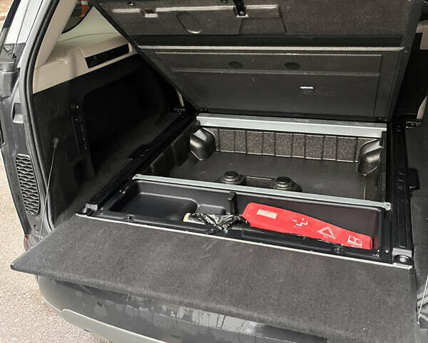 Белый Ленд Ровер Дискавери, объемом двигателя 3 л и пробегом 38 тыс. км за 31500 $, фото 3 на Automoto.ua