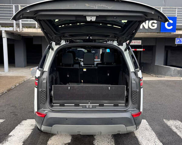 Білий Ленд Ровер Діскавері, об'ємом двигуна 3 л та пробігом 62 тис. км за 47000 $, фото 8 на Automoto.ua