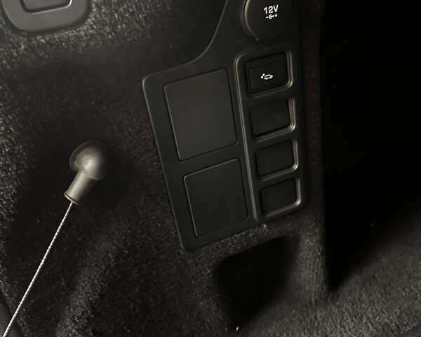 Белый Ленд Ровер Дискавери, объемом двигателя 3 л и пробегом 38 тыс. км за 31500 $, фото 4 на Automoto.ua