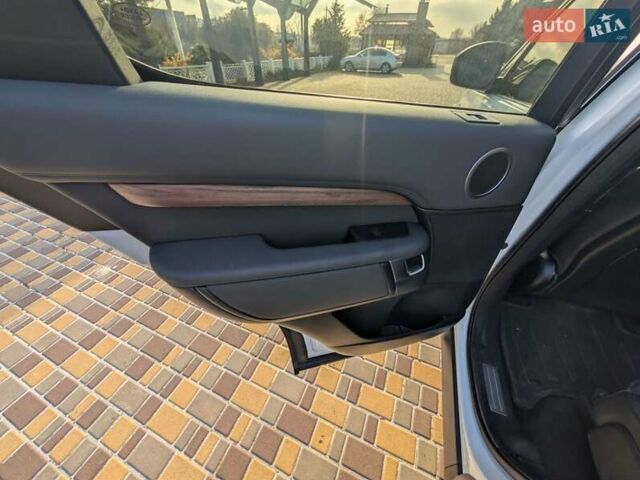 Білий Ленд Ровер Діскавері, об'ємом двигуна 2.99 л та пробігом 99 тис. км за 42500 $, фото 50 на Automoto.ua