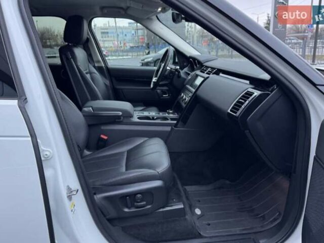 Белый Ленд Ровер Дискавери, объемом двигателя 3 л и пробегом 52 тыс. км за 47500 $, фото 13 на Automoto.ua