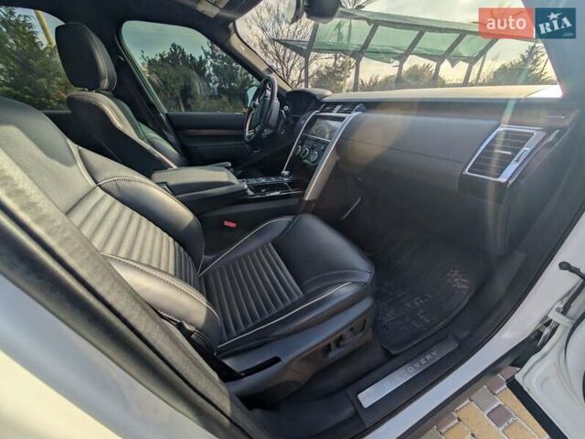 Білий Ленд Ровер Діскавері, об'ємом двигуна 2.99 л та пробігом 99 тис. км за 42500 $, фото 26 на Automoto.ua