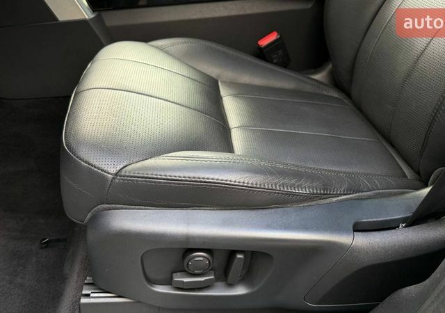 Білий Ленд Ровер Діскавері, об'ємом двигуна 3 л та пробігом 62 тис. км за 42990 $, фото 13 на Automoto.ua