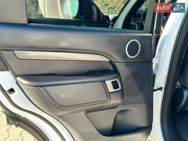 Білий Ленд Ровер Діскавері, об'ємом двигуна 3 л та пробігом 99 тис. км за 44500 $, фото 26 на Automoto.ua