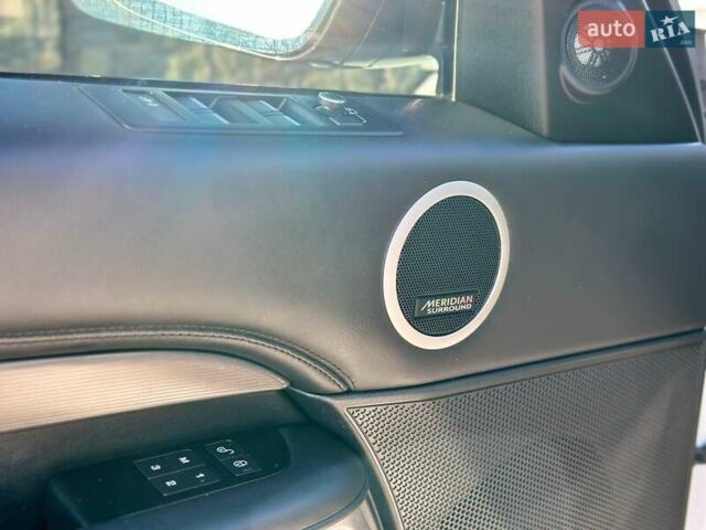 Білий Ленд Ровер Діскавері, об'ємом двигуна 3 л та пробігом 99 тис. км за 44500 $, фото 42 на Automoto.ua