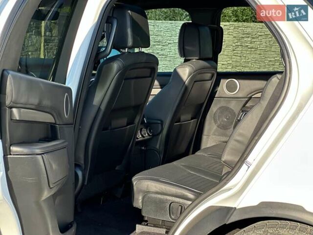 Білий Ленд Ровер Діскавері, об'ємом двигуна 3 л та пробігом 99 тис. км за 44500 $, фото 17 на Automoto.ua