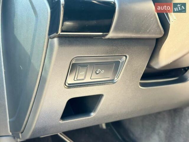 Білий Ленд Ровер Діскавері, об'ємом двигуна 3 л та пробігом 99 тис. км за 44500 $, фото 20 на Automoto.ua