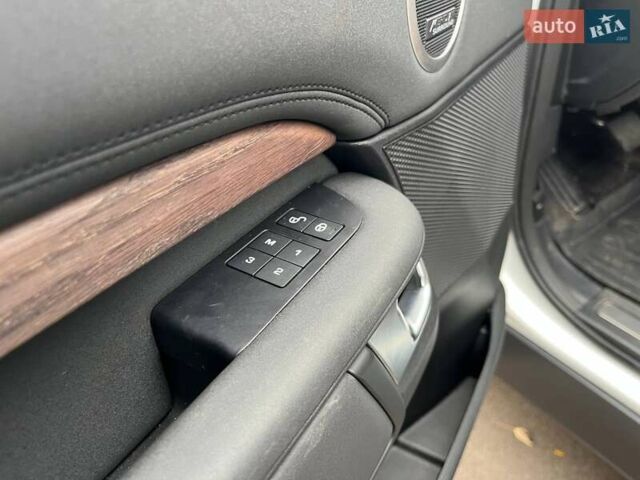 Білий Ленд Ровер Діскавері, об'ємом двигуна 3 л та пробігом 68 тис. км за 45990 $, фото 15 на Automoto.ua