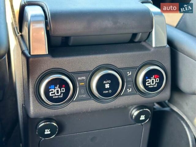 Білий Ленд Ровер Діскавері, об'ємом двигуна 3 л та пробігом 99 тис. км за 44500 $, фото 23 на Automoto.ua