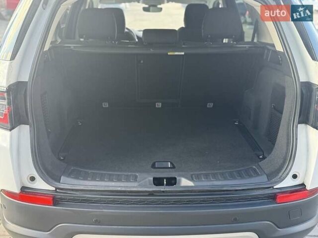 Белый Ленд Ровер Дискавери, объемом двигателя 2 л и пробегом 55 тыс. км за 24000 $, фото 6 на Automoto.ua