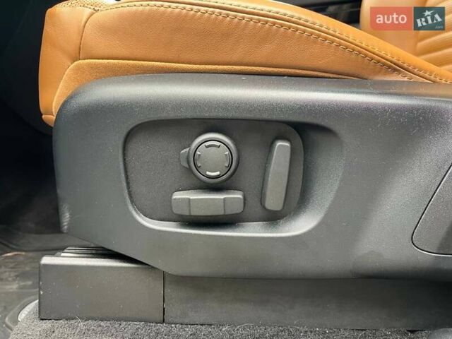 Білий Ленд Ровер Діскавері, об'ємом двигуна 3 л та пробігом 68 тис. км за 45990 $, фото 14 на Automoto.ua