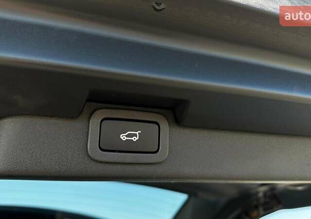 Білий Ленд Ровер Діскавері, об'ємом двигуна 3 л та пробігом 99 тис. км за 44500 $, фото 40 на Automoto.ua