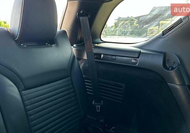 Білий Ленд Ровер Діскавері, об'ємом двигуна 3 л та пробігом 99 тис. км за 44500 $, фото 39 на Automoto.ua