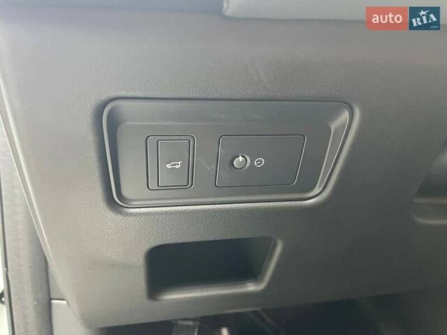 Білий Ленд Ровер Діскавері, об'ємом двигуна 3 л та пробігом 68 тис. км за 45990 $, фото 17 на Automoto.ua