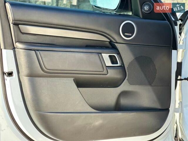 Білий Ленд Ровер Діскавері, об'ємом двигуна 3 л та пробігом 99 тис. км за 44500 $, фото 41 на Automoto.ua