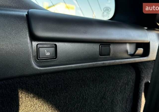 Білий Ленд Ровер Діскавері, об'ємом двигуна 3 л та пробігом 99 тис. км за 44500 $, фото 38 на Automoto.ua