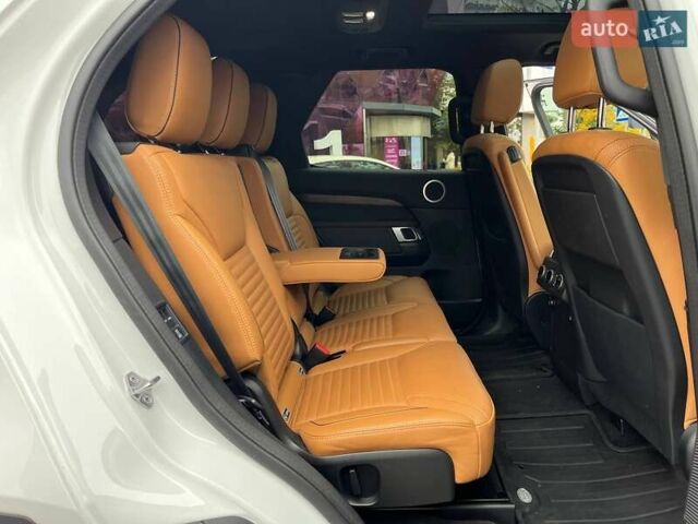 Білий Ленд Ровер Діскавері, об'ємом двигуна 3 л та пробігом 68 тис. км за 45990 $, фото 9 на Automoto.ua