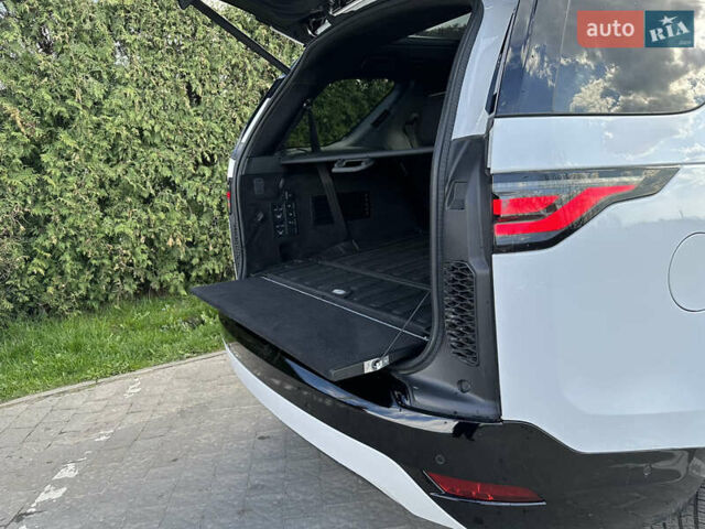 Білий Ленд Ровер Діскавері, об'ємом двигуна 3 л та пробігом 44 тис. км за 59600 $, фото 12 на Automoto.ua