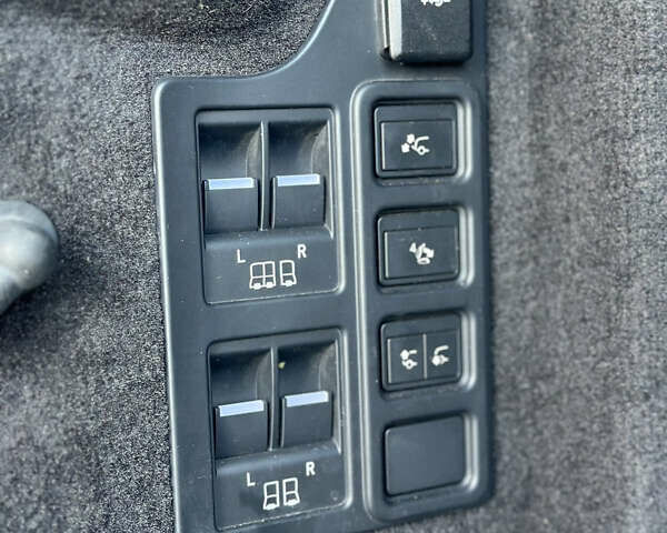 Білий Ленд Ровер Діскавері, об'ємом двигуна 3 л та пробігом 44 тис. км за 59600 $, фото 5 на Automoto.ua