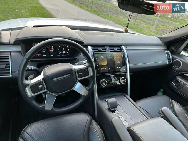 Білий Ленд Ровер Діскавері, об'ємом двигуна 3 л та пробігом 44 тис. км за 59600 $, фото 4 на Automoto.ua