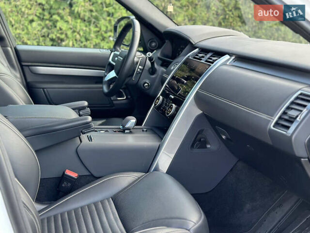 Білий Ленд Ровер Діскавері, об'ємом двигуна 3 л та пробігом 44 тис. км за 59600 $, фото 6 на Automoto.ua