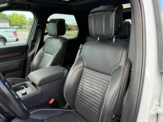 Білий Ленд Ровер Діскавері, об'ємом двигуна 3 л та пробігом 19 тис. км за 19900 $, фото 7 на Automoto.ua