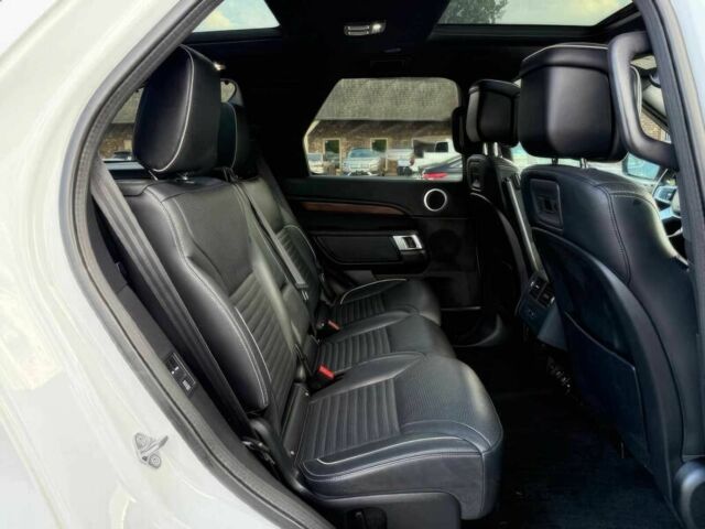 Білий Ленд Ровер Діскавері, об'ємом двигуна 3 л та пробігом 19 тис. км за 19900 $, фото 8 на Automoto.ua