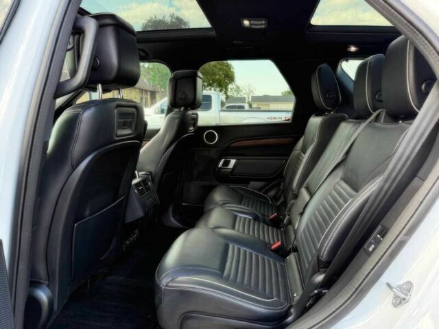 Білий Ленд Ровер Діскавері, об'ємом двигуна 3 л та пробігом 19 тис. км за 19900 $, фото 9 на Automoto.ua