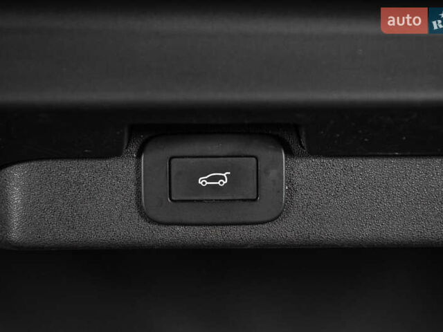 Белый Ленд Ровер Дискавери, объемом двигателя 2 л и пробегом 27 тыс. км за 53000 $, фото 24 на Automoto.ua