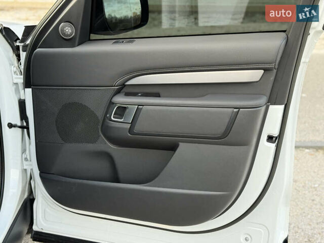 Білий Ленд Ровер Діскавері, об'ємом двигуна 3 л та пробігом 116 тис. км за 67500 $, фото 25 на Automoto.ua