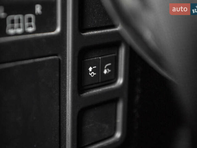 Білий Ленд Ровер Діскавері, об'ємом двигуна 2 л та пробігом 27 тис. км за 49900 $, фото 22 на Automoto.ua