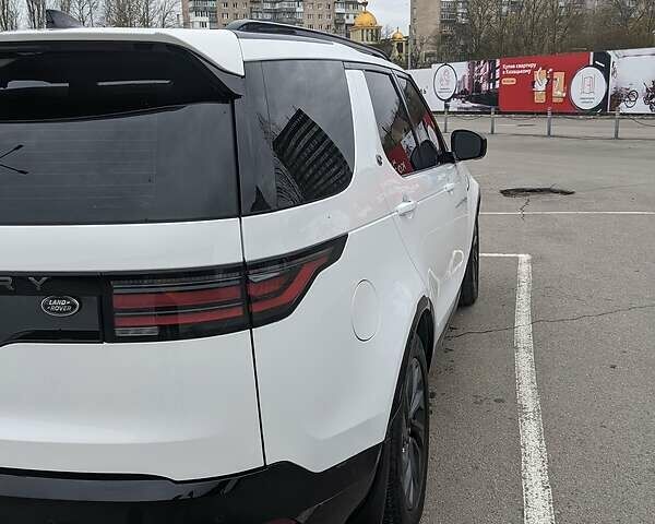 Білий Ленд Ровер Діскавері, об'ємом двигуна 3 л та пробігом 101 тис. км за 69500 $, фото 1 на Automoto.ua