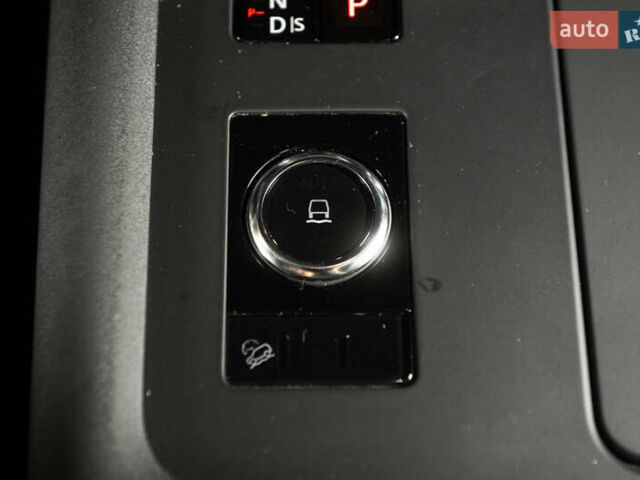 Белый Ленд Ровер Дискавери, объемом двигателя 2 л и пробегом 27 тыс. км за 53000 $, фото 20 на Automoto.ua