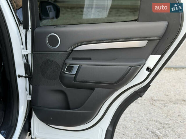 Білий Ленд Ровер Діскавері, об'ємом двигуна 3 л та пробігом 116 тис. км за 67500 $, фото 23 на Automoto.ua