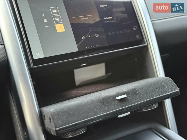 Білий Ленд Ровер Діскавері, об'ємом двигуна 3 л та пробігом 116 тис. км за 67500 $, фото 31 на Automoto.ua