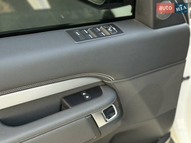 Білий Ленд Ровер Діскавері, об'ємом двигуна 3 л та пробігом 116 тис. км за 67500 $, фото 14 на Automoto.ua