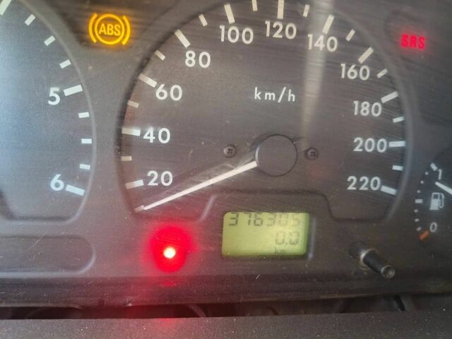 Бежевый Ленд Ровер Дискавери, объемом двигателя 2.5 л и пробегом 376 тыс. км за 3000 $, фото 2 на Automoto.ua