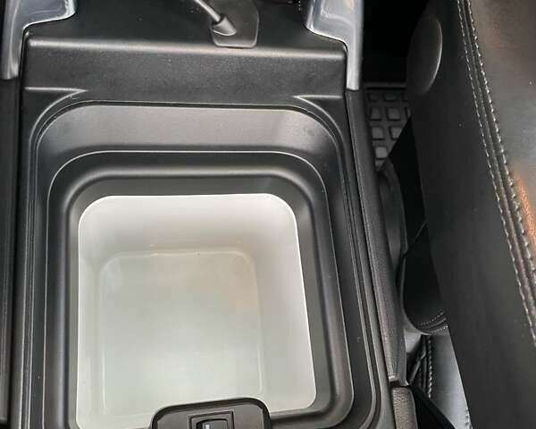 Бежевый Ленд Ровер Дискавери, объемом двигателя 3 л и пробегом 340 тыс. км за 16900 $, фото 25 на Automoto.ua