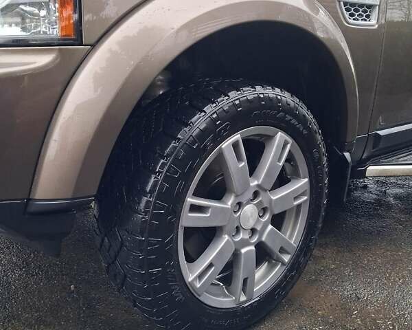 Бежевый Ленд Ровер Дискавери, объемом двигателя 2.99 л и пробегом 240 тыс. км за 22500 $, фото 4 на Automoto.ua