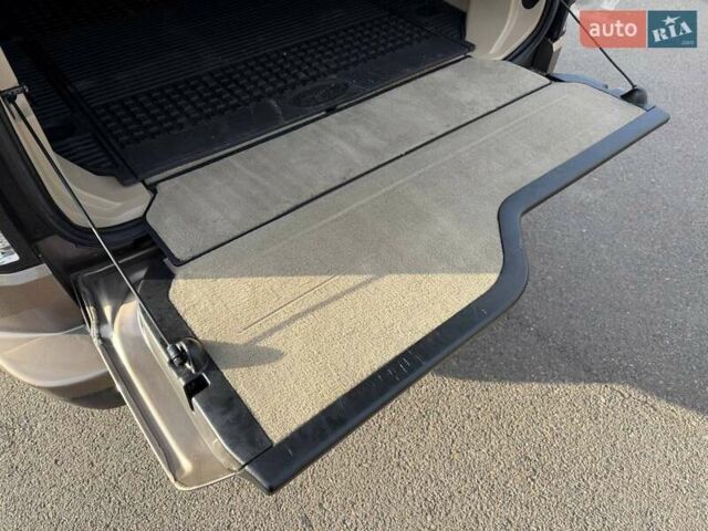 Бежевий Ленд Ровер Діскавері, об'ємом двигуна 3 л та пробігом 164 тис. км за 19000 $, фото 31 на Automoto.ua