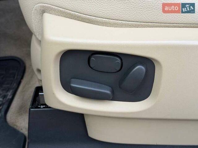 Бежевий Ленд Ровер Діскавері, об'ємом двигуна 3 л та пробігом 164 тис. км за 19000 $, фото 41 на Automoto.ua