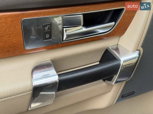 Бежевий Ленд Ровер Діскавері, об'ємом двигуна 3 л та пробігом 164 тис. км за 19000 $, фото 39 на Automoto.ua