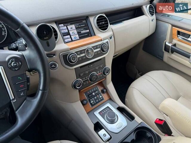 Бежевий Ленд Ровер Діскавері, об'ємом двигуна 3 л та пробігом 164 тис. км за 19000 $, фото 54 на Automoto.ua