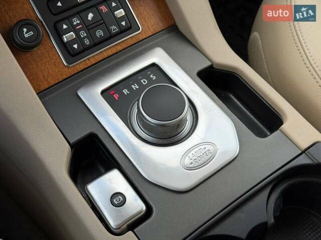 Бежевий Ленд Ровер Діскавері, об'ємом двигуна 3 л та пробігом 164 тис. км за 19000 $, фото 62 на Automoto.ua