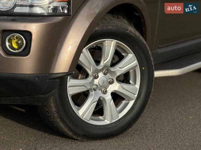 Бежевий Ленд Ровер Діскавері, об'ємом двигуна 3 л та пробігом 164 тис. км за 19000 $, фото 6 на Automoto.ua