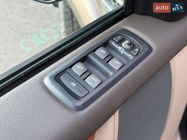 Бежевий Ленд Ровер Діскавері, об'ємом двигуна 3 л та пробігом 164 тис. км за 19000 $, фото 38 на Automoto.ua