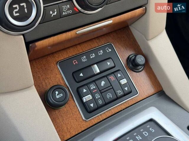 Бежевий Ленд Ровер Діскавері, об'ємом двигуна 3 л та пробігом 164 тис. км за 19000 $, фото 61 на Automoto.ua