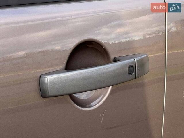 Бежевий Ленд Ровер Діскавері, об'ємом двигуна 3 л та пробігом 164 тис. км за 19000 $, фото 10 на Automoto.ua