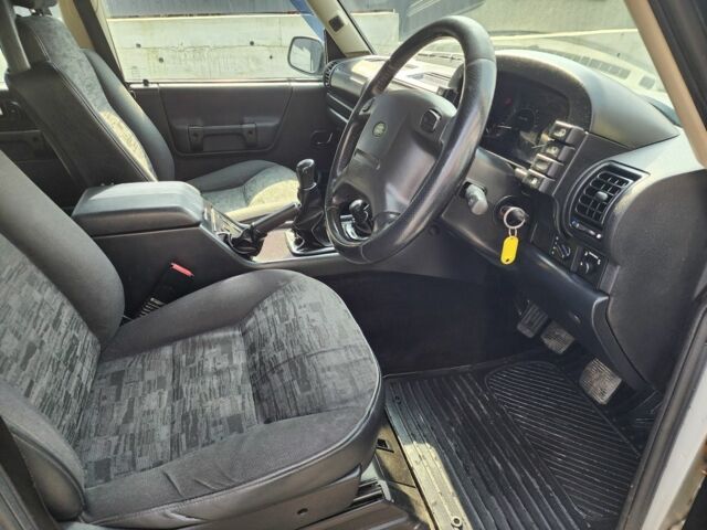 Чорний Ленд Ровер Діскавері, об'ємом двигуна 2.5 л та пробігом 130 тис. км за 6341 $, фото 15 на Automoto.ua